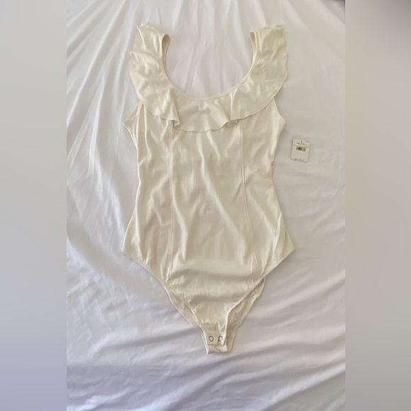 Free people Intimately Uh Huh Ruffle Ivory Bodysuit- Medium// NWT - Picture 2 of 6